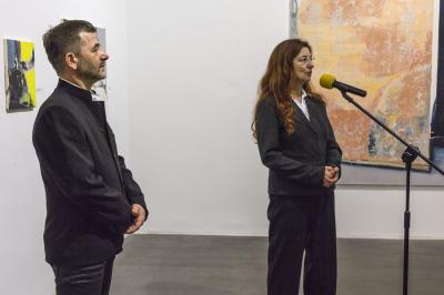 Wernisaż Wystawy Roberta Bubla, od lewej artysta, Agata Smalcerz, dyrektor Galerii Bielskiej BWA, 1.02.2018