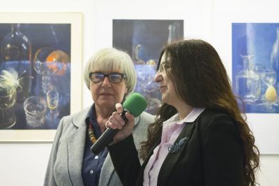 Wernisaż wystawy Ewy Surowiec-Butrym, od lewej: Ewa Surowiec-Butrym i Agata Smalcerz – dyrektor galerii, fot. Justyna Łabądź