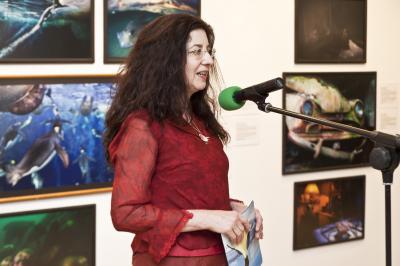 Agata Smalcerz, dyrektor Galerii Bielskiej BWA, otwiera wystawę Fotografia Dzikiej Przyrody 2012, Bielsko-Biała, 5.04.2013, fot. K. Morcinek