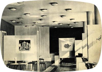 Wystawa grafiki Ferdynanda Szypuły w pawilonie wystawowym bielskiego oddziału ZPAP w Bielsku-Białej, 1962. Fot Adam Jasiński (retusz Robert Kuśmirowski)