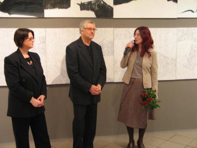 Od lewej kuratorka wystawy Grażyna Cybulska, Michał Kliś, Agata Smalcerz