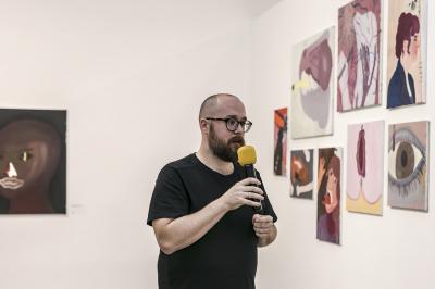 Wernisaż wystawy Martyny Czech JAD, Jakub Banasiak - kurator wystawy