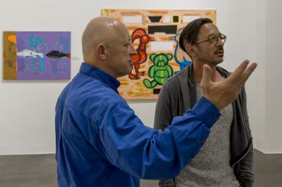 Wernisaż wystawy Ryszarda Grzyba, od lewej Ryszard Grzyb i Artur Trojanowski