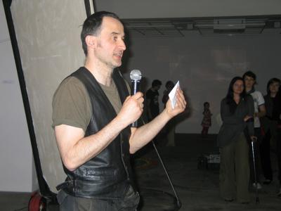 Wernisaż, 17 kwietnia 2009, na zdjęciu Marek Rogulski