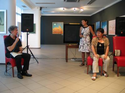Finisaż wystawy Teresy Sztwiertni, od lewej Witold Adamczyk, Teresa Sztwiertnia, Grażyna Krzanowska, 23 lipca 2009