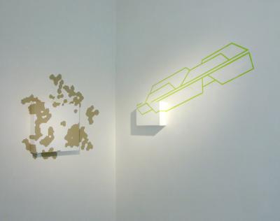 Anna Zmysłowska, Atmospheric - I2, Crossed Plates, 2009, akryl, płótno, ściana, 30x30cm/10x16cm