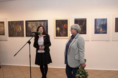 Wernisaż wystawy Ewy Surowiec-Butrym, od lewej: Agata Smalcerz – dyrektor galerii i Ewa Surowiec-Butrym, fot. Marek Jaworek
