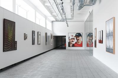ekspozycja w Galerii Sztuki w Zlinie PO DRUGIEJ STRONIE /LUSTRA/.   Photo Regional Gallery of Fine Arts in Zlín