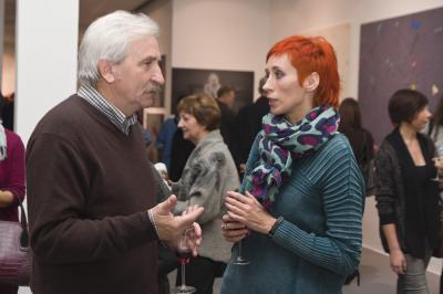 Wernisaż wystawy BIELSKA JESIEŃ 2013, 8 listopada 2013, po lewej Małgorzata Rozenau, artystka