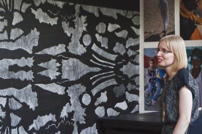 Magdalena Biłuńska i jej mural pt. Dziwny atraktor, fot. K. Morcinek