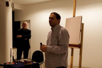 Spotkanie z Cezarym Kozakiem, Galeria Słowa, 17.03.2016, na zdjęciu od lewej Cezary Kozak i Jacek Proszyk
