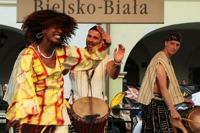 Festiwal Rytmu w Bielsku-Białej, Fanta Konate z zespołem City Bum Bum, fot. K. Morcinek