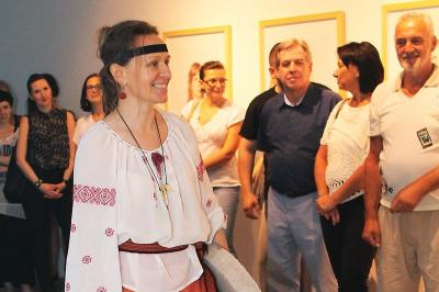 Wernisaż wystawy „Kobiety Mocy”, 21 czerwca 2013, rytuał szamański z bębnem w wykonaniu Beaty Lech