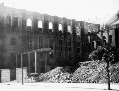 Ruiny synagogi i żydowskiego domu kultury w Bielsku, 1940 r., fot. Archiwum Gminy Żydowskiej w Bielsku-Białej 