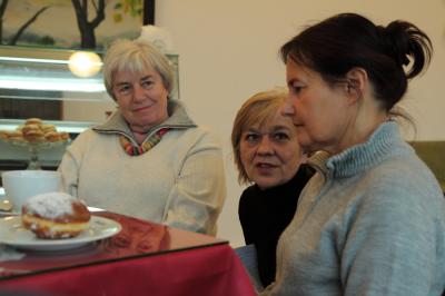 Od prawej:Teresa Sztwiertnia, Wiesława Ziarko, Ewa Butrym na Spotkaniu wspomnieniowym 6 grudnia 2010