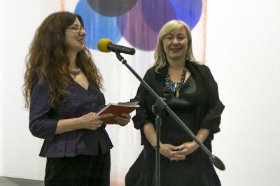 Otwarcie wystawy Dora Hara - Malarstwo nieoznaczoności, 11 maja 2017. Na zdjęciu od lewej Agata Smalcerz - dyrektor Galerii Bielskiej BWA oraz Dora Hara. 