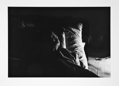 Zbigniew Libera, Śpiąca babka, 1984 - 2006, papier żelatynowo-srebrowy, 28,5 x 39,5 cm