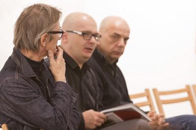 Panel dyskusyjny M jak malarstwo, 9 listopada 2013, Galeria Bielska BWA, od lewej Grzegorz Borkowski, Kamil Kuskowski, Paweł Jarodzki
