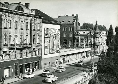 Widok na Pawilon Plastyków, ówczesna ul. Lenina, Bielsko-Biała, 1963. arch. Andrzej Poraniewski