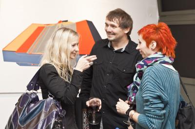 Wernisaż wystawy BIELSKA JESIEŃ 2013, 8 listopada 2013, na zdjęciu artyści, od lewej - Karina Czernek, Rafał Borcz, Małgorzata Rozenau